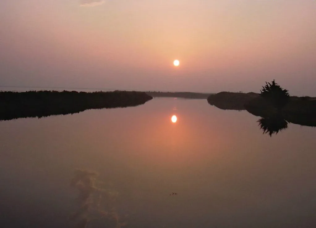 Sunset over still water — Adagio